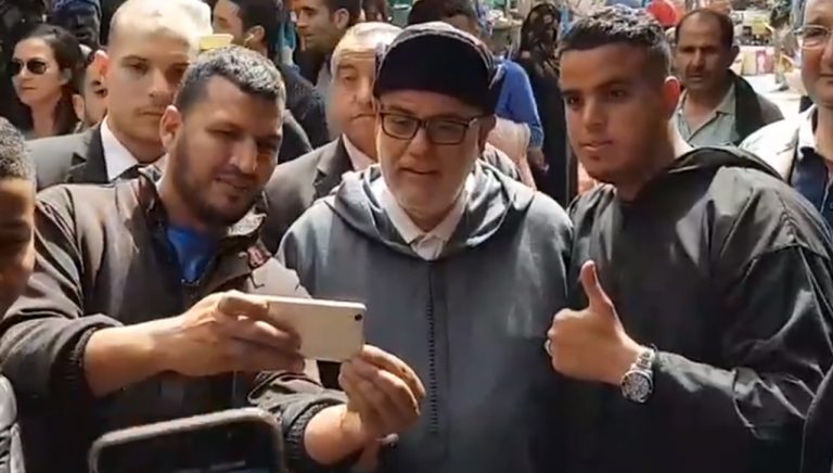 زيارة بنكيران لساحة “جامع الفنا” بين انتقادات وترحيب