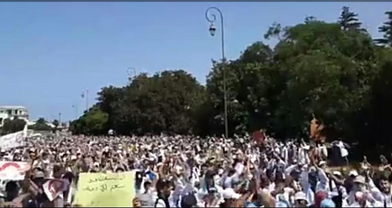 الحكومة المغربية تبدأ فصل الأساتذة المضربين…