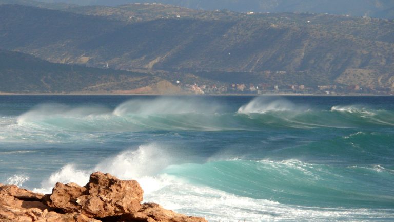 هل تحلّ أزمة المياه في المغرب بتحلية مياه البحر؟
