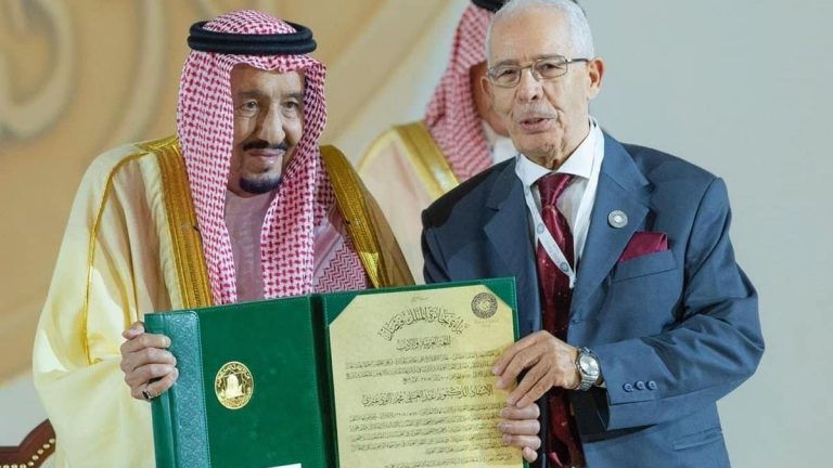 باحث مغربي يفوز بجائزة الملك فيصل العالمية