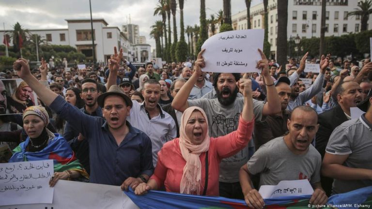 احتجاجات من أمام البرلمان لإطلاق سراح معتقلي “حراك الريف”