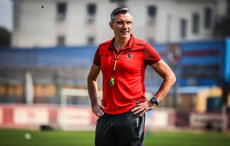 أسهم مدرب الرجاء ترتفع لتضمن له موسم جديد