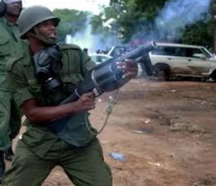 POLICE, LUBOMBO RESIDENTS IN STONES AND TEARGAS CLASH POLICE, LUBOMBO RESIDENTS IN STONES AND TEARGAS CLASH