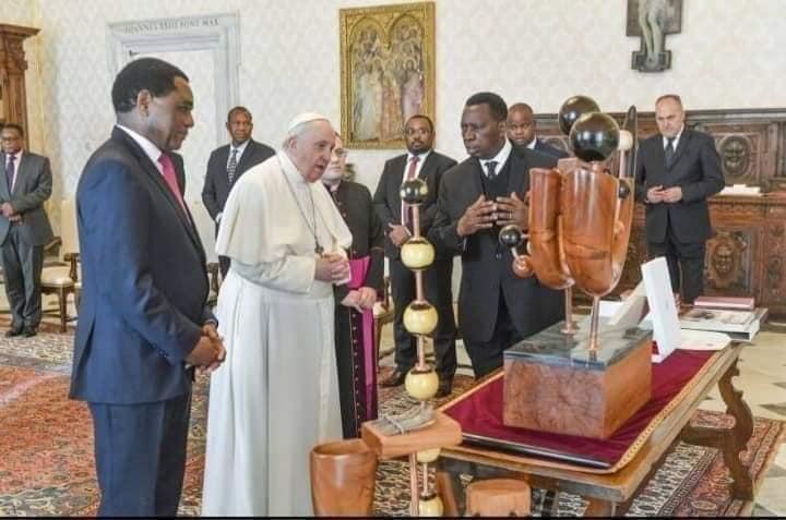 WHEN A MASTER IS SO CONFIDENT IN HIS SERVANT.(THE GREATNESS IN THE PICTURE) WHEN A MASTER IS SO CONFIDENT IN HIS SERVANT.(THE GREATNESS IN THE PICTURE)