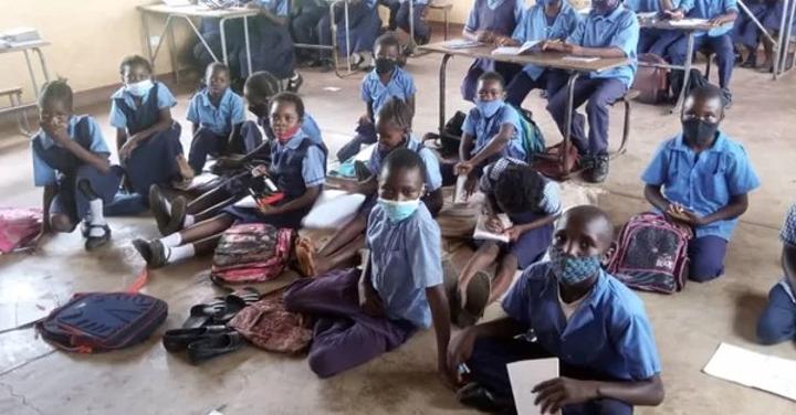 PUPILS IN MAZABUKA SCHOOLS HIT THE FLOORS AND BRICKS…as over-enrolment overwhelms school infrastructure PUPILS IN MAZABUKA SCHOOLS HIT THE FLOORS AND BRICKS…as over-enrolment overwhelms school infrastructure