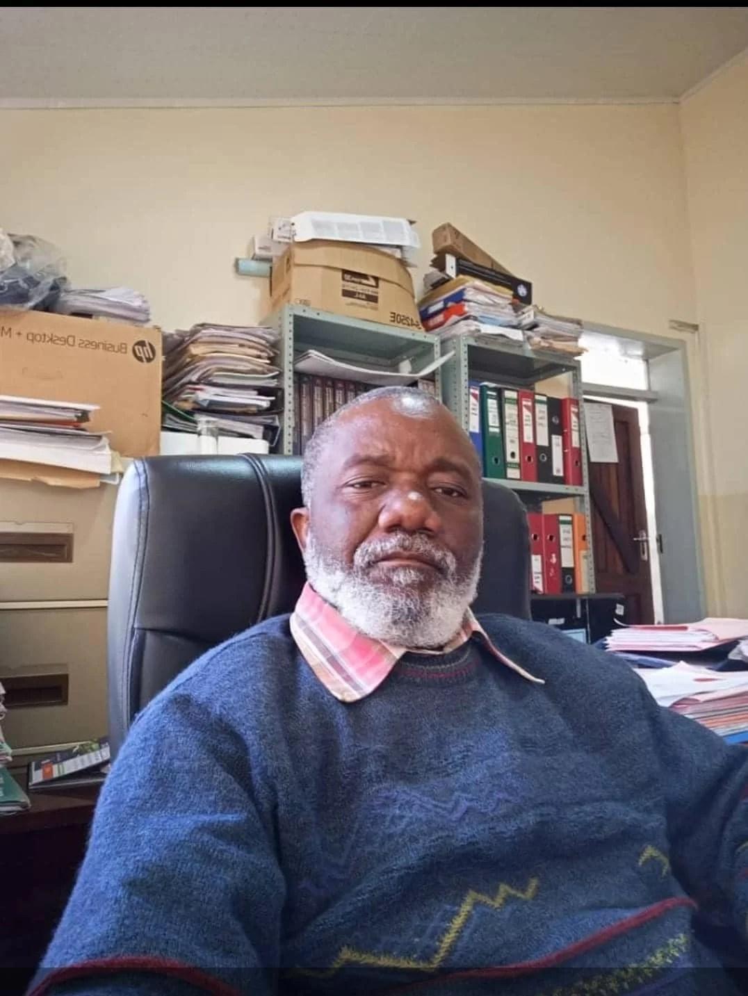 Chalimbana University lecturer asks for a chair at a shop to rest, he then collapses and dies Chalimbana University lecturer asks for a chair at a shop to rest, he then collapses and dies