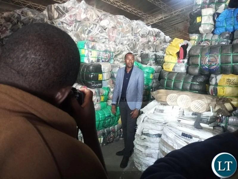 ZRA seize 2 560 bales of second-hand clothes commonly known for smuggling ZRA seize 2 560 bales of second-hand clothes commonly known for smuggling