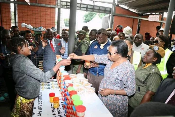 LAW NEEDED TO PUNISH PEOPLE BUYING FROM THE STREETS -VEEP LAW NEEDED TO PUNISH PEOPLE BUYING FROM THE STREETS -VEEP