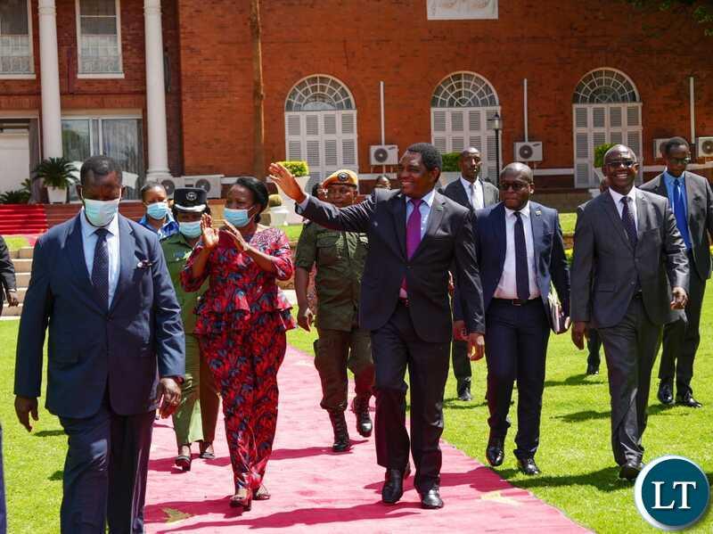 HH hits the right Xmas note by deciding to ´recognise´ his predecessor at a stately event HH hits the right Xmas note by deciding to ´recognise´ his predecessor at a stately event