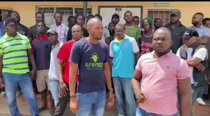 ARREST THE UPND HOOLIGANS WITHIN 48 HOURS FOR CLOSING COUNCIL OFFICES- SINDA MP TELLS POLICE ARREST THE UPND HOOLIGANS WITHIN 48 HOURS FOR CLOSING COUNCIL OFFICES- SINDA MP TELLS POLICE