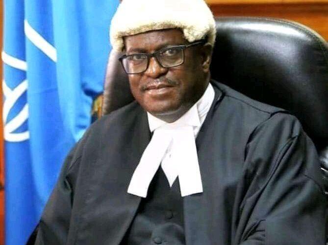 CHIEF JUSTICE LIMPS BACK TO WORK AFTER ACCIDENT CHIEF JUSTICE LIMPS BACK TO WORK AFTER ACCIDENT