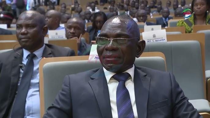 Govt. to cut number of business licenses Govt. to cut number of business licenses