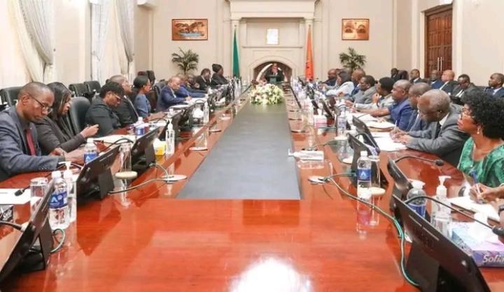 HH To Meet Pro-Amendment Group On Monday