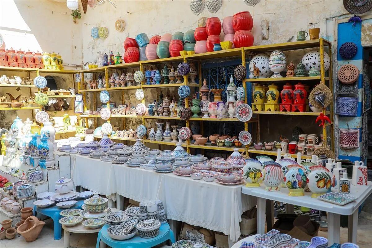 Tunisian Family Preserves Nabeul Pottery for 170 Years Tunisian Family Preserves Nabeul Pottery for 170 Years