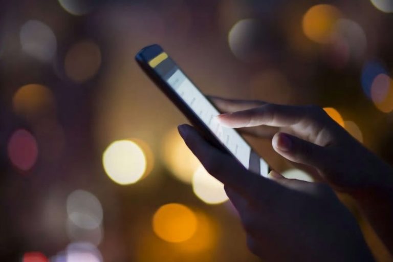 School heads blasted for blocking cell phone use in schools
