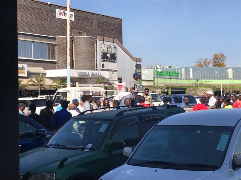PICTURES: Police Round & Arrest Vendors At Avondale Shopping Centre