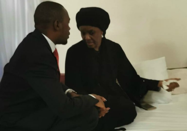 Chamisa visits Mugabe’s Blue Roof home, condoles with Grace