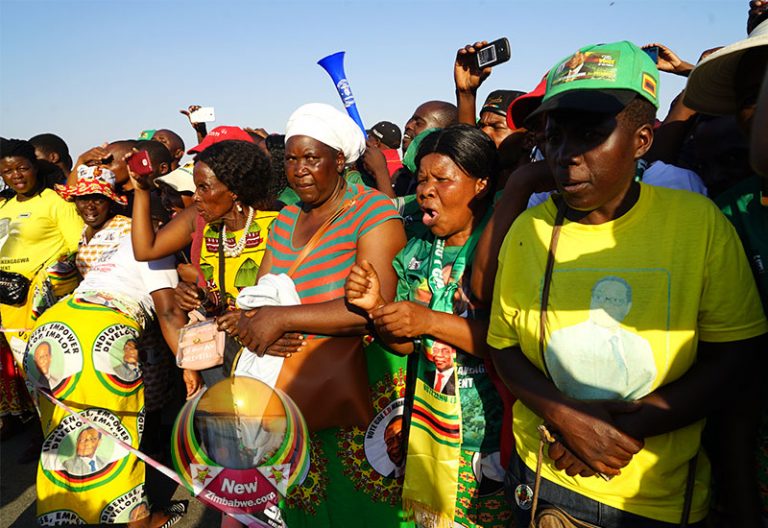Emotional scenes at the airport on Mugabe return