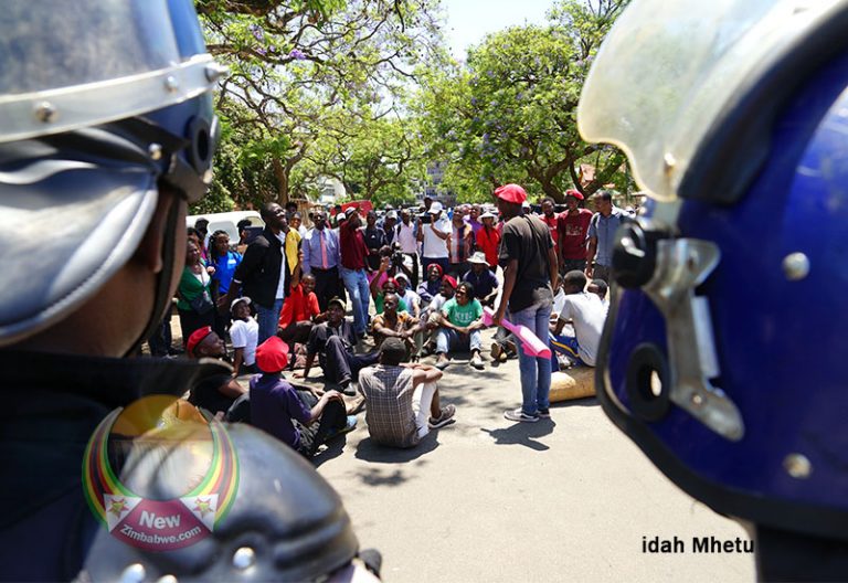 Civil servants’ foiled wage protest in pictures