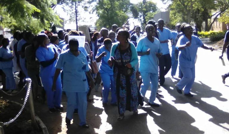 Civil Servants Refuse To Negotiate Zimbabwe Dollar Salaries