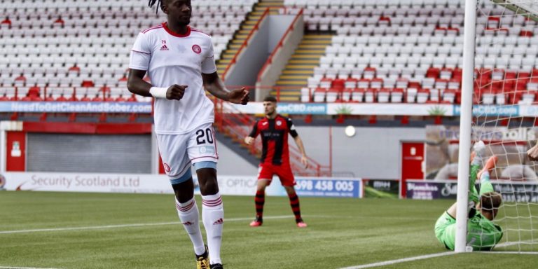 Zimbabwean forward offered new contract in Scotland