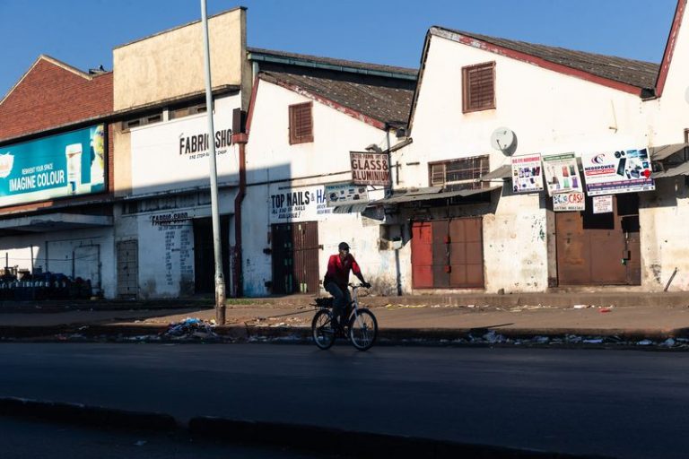 Zimbabwe Spurns Offers of Help as It Collapses