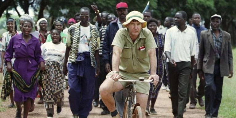 Zimbabwe offers evicted white farmers land