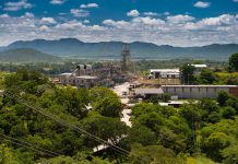 Zimbabwe under pressure to end gold sales monopoly