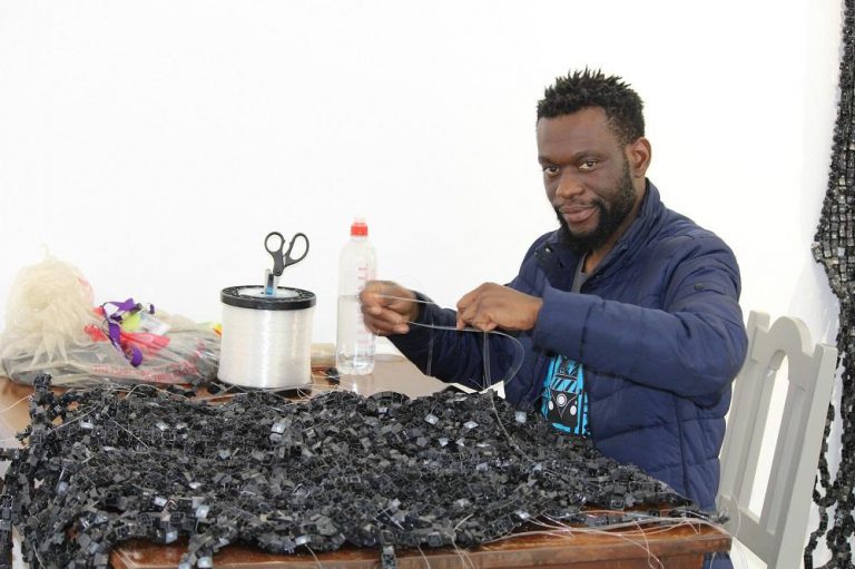 Zimbabwean Artist Draws ‘Inspiration From Rejection’ To World Stardom