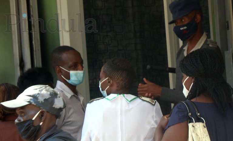 Zimbabwean National Denied Entry Into SA For Not Wearing A Mask