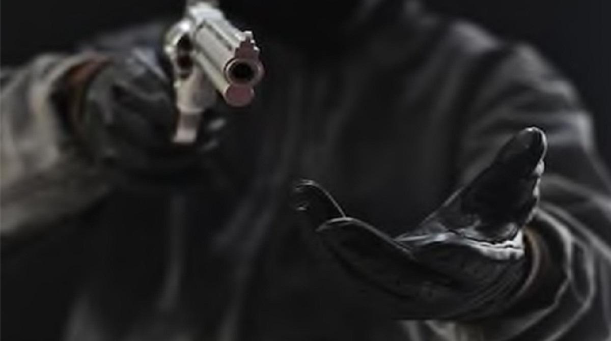 The Armed Robbers Were Given A Lift By The People Ferrying The Cash – ZRP On The US2.5 Million Heist The Armed Robbers Were Given A Lift By The People Ferrying The Cash – ZRP On The US2.5 Million Heist