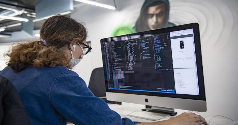 Moroccan geeks flock to 'hackers' paradise'