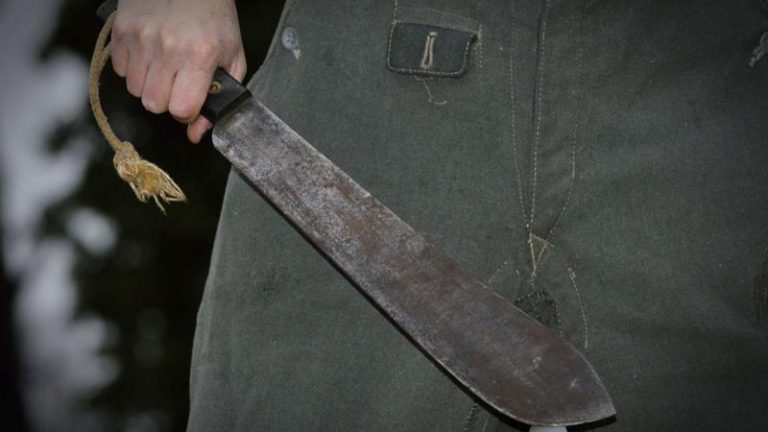 Police in Gweru, Gokwe Ban Dangerous Weapons In Public