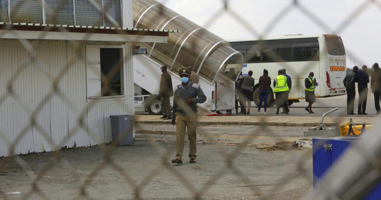 Zimbabwe received first batch of deportees