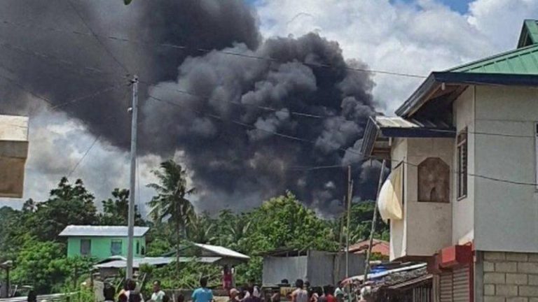 Philippines Plane Crashes With 92 On Board, 40 Survive