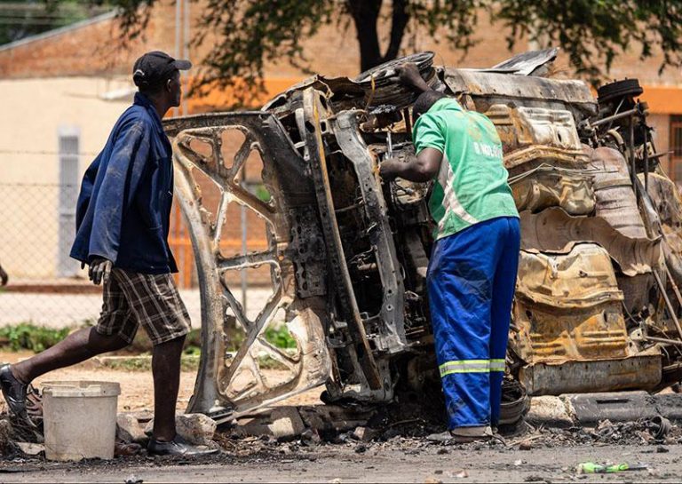 1,5m Zimbabweans Trek To Rural Areas As City Life Worsens