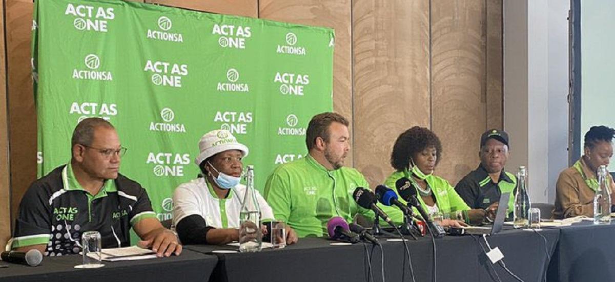 Chin’ono’s “Who’s In Charge” Question Triggers Warfare With Herman Mashaba Chin’ono’s “Who’s In Charge” Question Triggers Warfare With Herman Mashaba