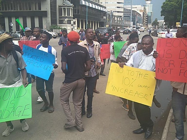 Teachers Start #JusticeforTrsZw Salary Protests