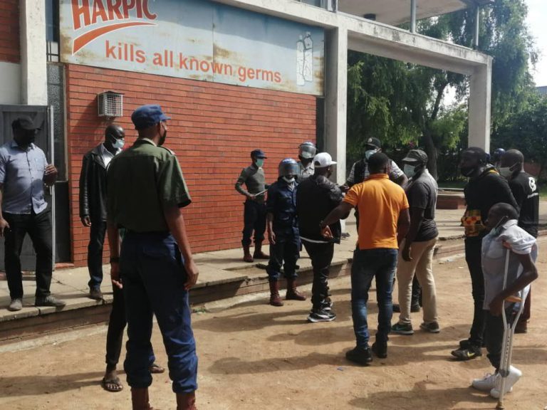 Police Block Chamisa From Donating To The Needy