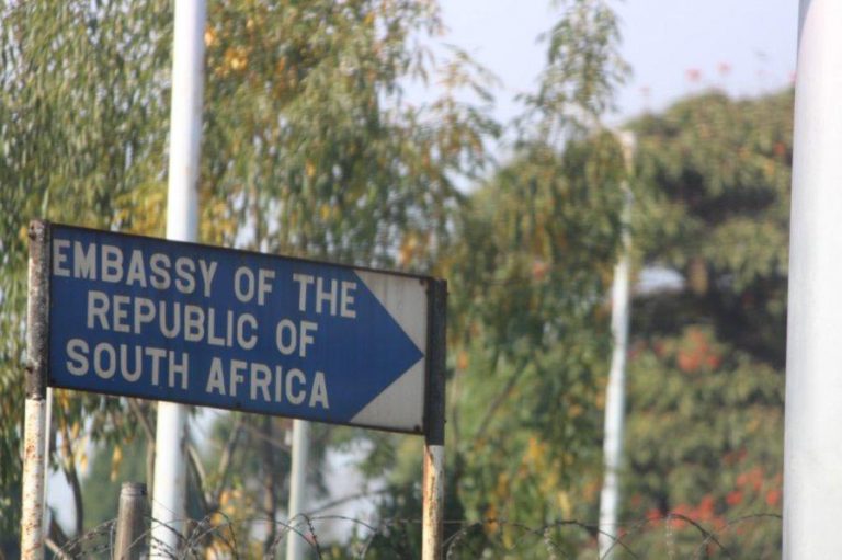 SA Criticises Zimbabweans Challenging Discontinuation of Special Permits in Courts