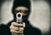 Motorist Threatens To Shoot Fellow Driver For Stopping In The Middle Of The Road Motorist Threatens To Shoot Fellow Driver For Stopping In The Middle Of The Road