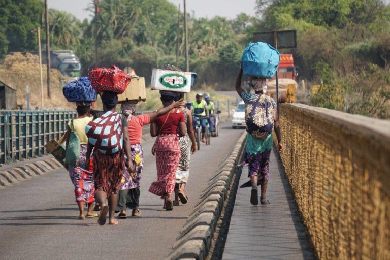 Vendors In Victoria Falls Call For Strict Action Against Zambians