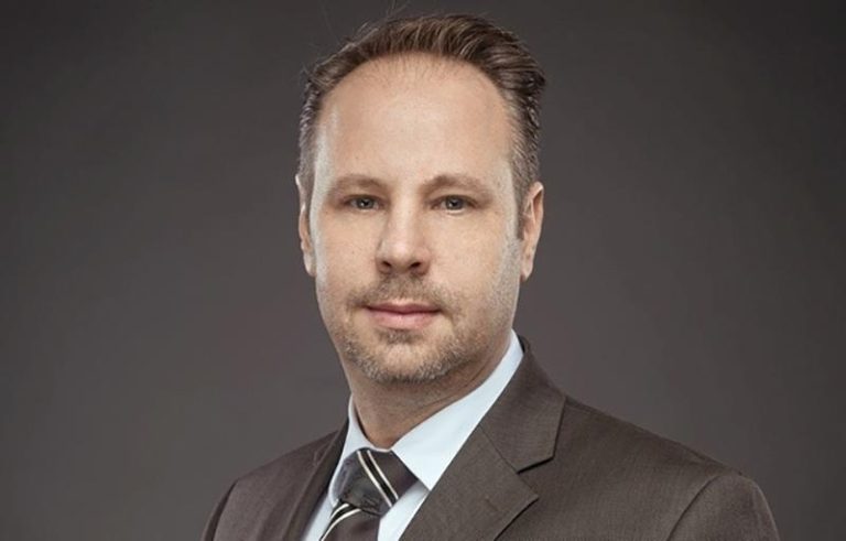 CEO of UK miner flies into Harare to recover diamonds from RBZ after 12 year dispute
