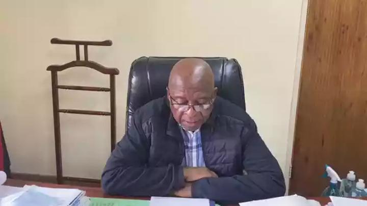 Minister flees angry Zanu PF mob