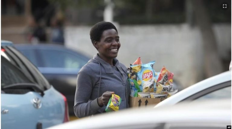 PRICES MAYHEM: Street traders offer a better bargain than stores as Zimbabwe’s currency crumbles