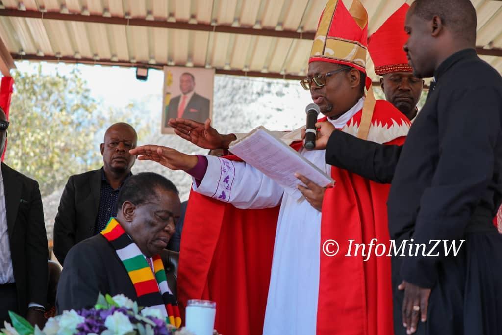 Mnangagwa takes campaign trail to Anglican Church; dangles funds, amenities to congregants Mnangagwa takes campaign trail to Anglican Church; dangles funds, amenities to congregants