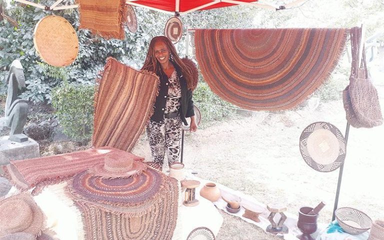 Bark weaver Boetrics conscious of environmental preservation