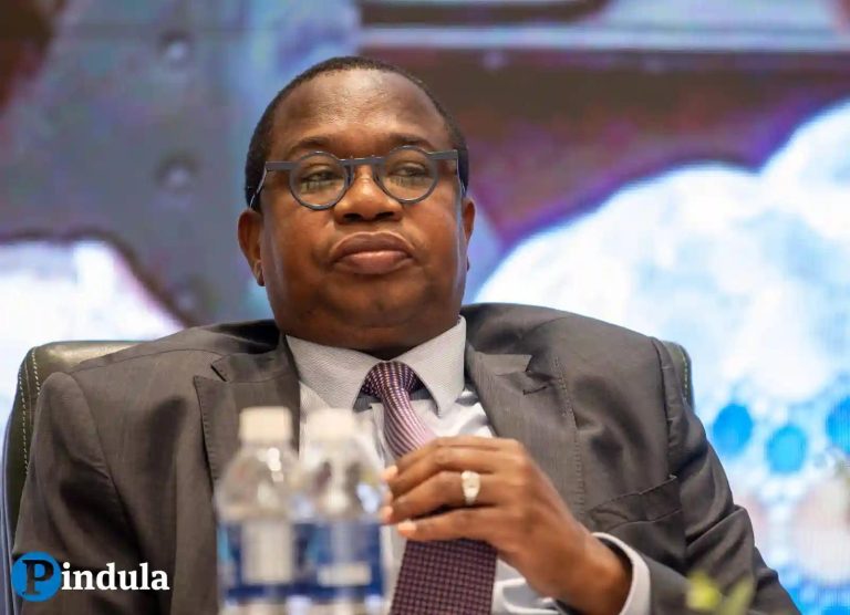 Govt Reviews Civil Servants' Salaries