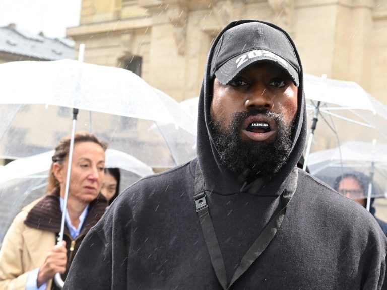 Kanye West apologises for string of antisemitic comments
