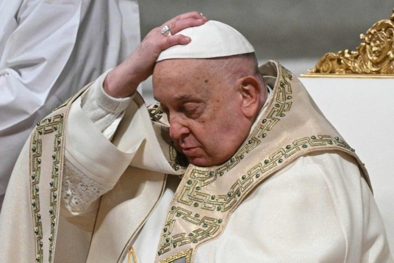 Pope Francis appeals for courage to better the world